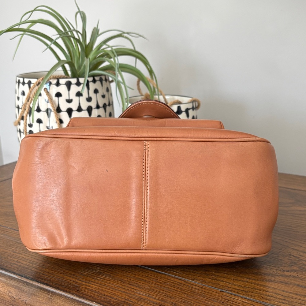 Givenchy Vintage Tan Leather Handbag with gold hardware - Picture 6 of 16